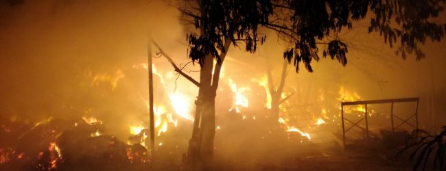 Airola| 1000 balloni di fieno in fiamme/FOTO