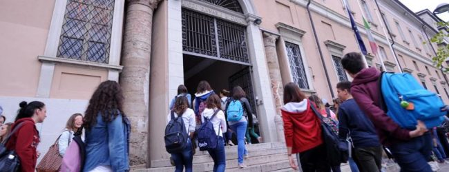 Scuola, si parte. In calo studenti in Campania