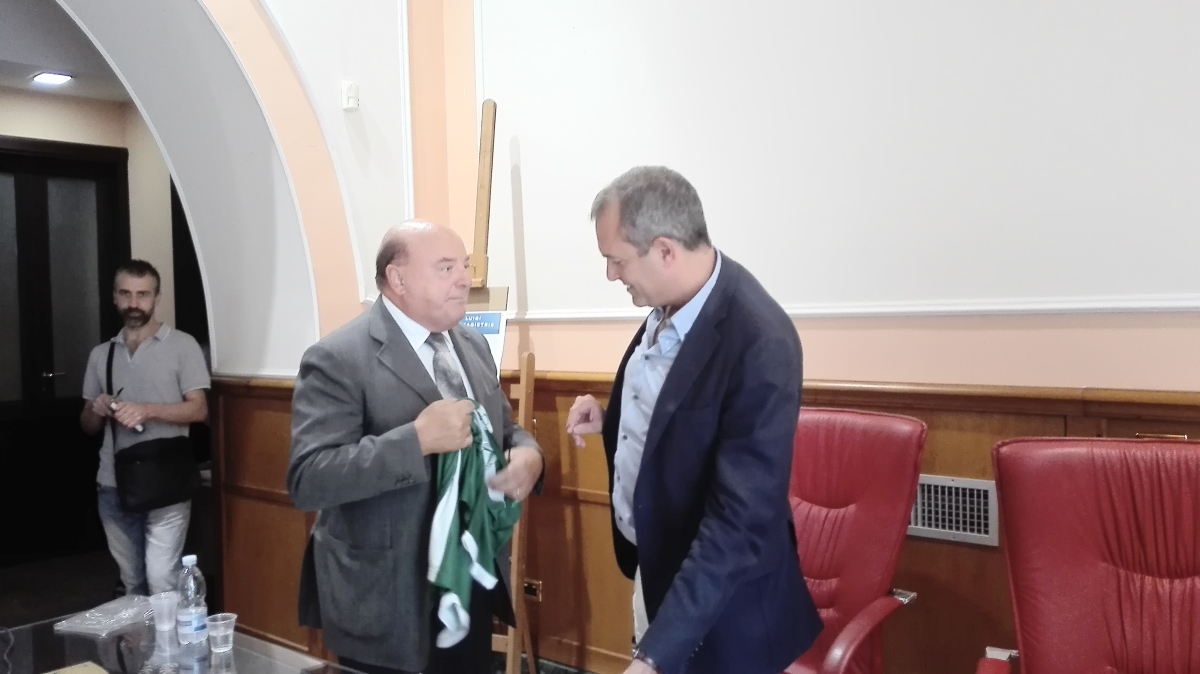 Avellino| DeMa presenta “La città ribelle” e si colora di biancoverde