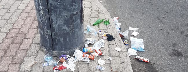 Benevento sempre più sporca, immondizia e urina al Terminal