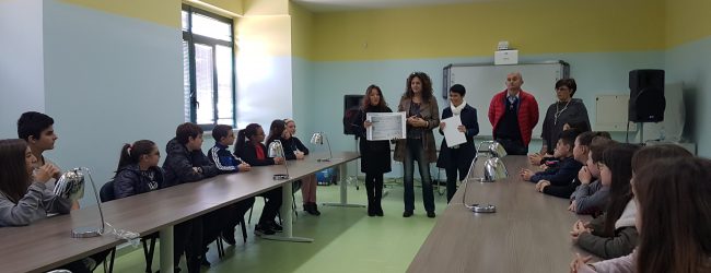 Benevento| Il Segretario Fracassi consegna 12.600 euro alla scuola Moscati