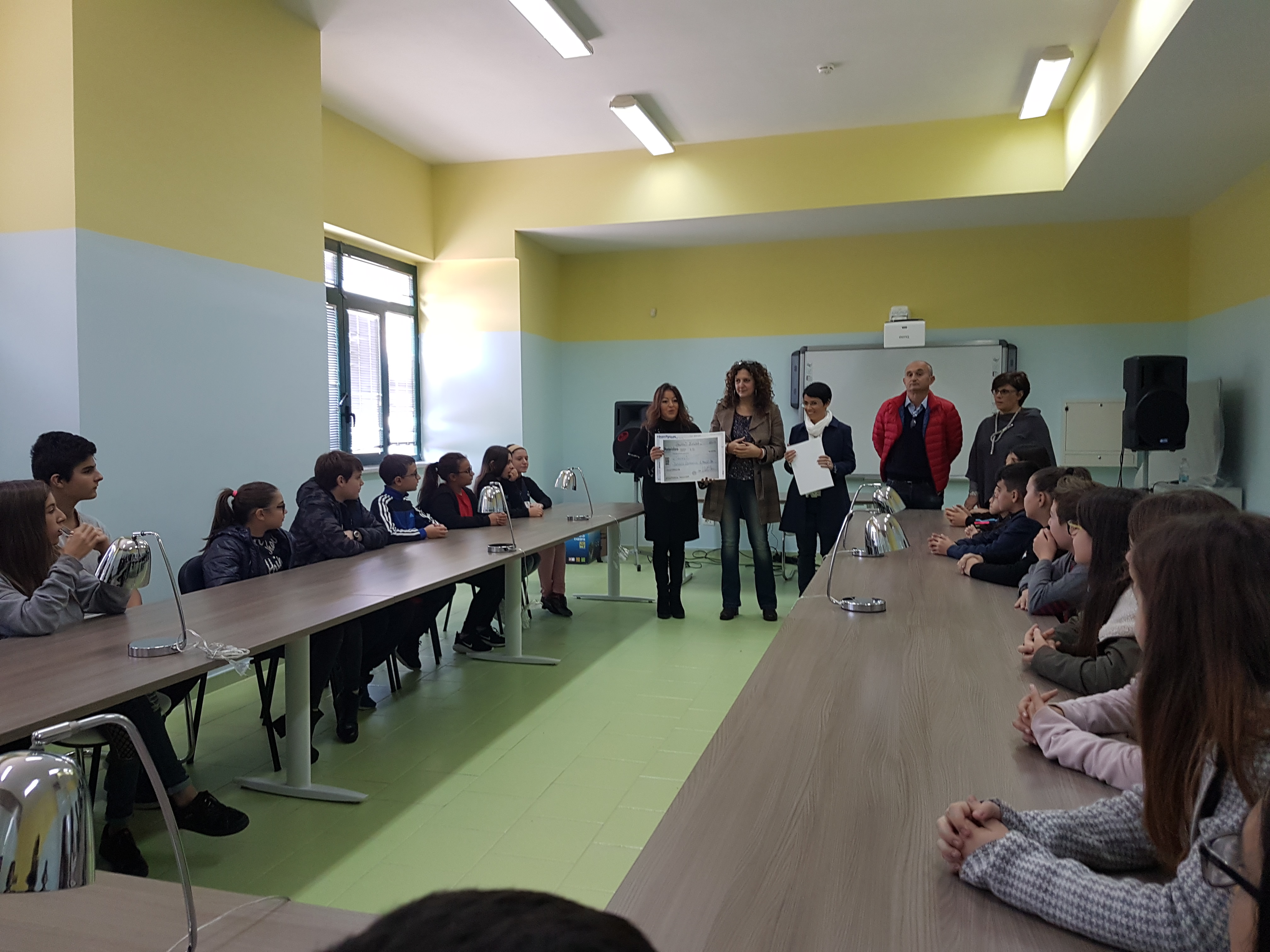 Benevento| Il Segretario Fracassi consegna 12.600 euro alla scuola Moscati