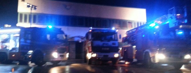 Limatola| Fiamme in un capannone tessile, si indaga sulle cause
