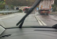 Benevento| Furgone si ribalta all’uscita della galleria Avellola