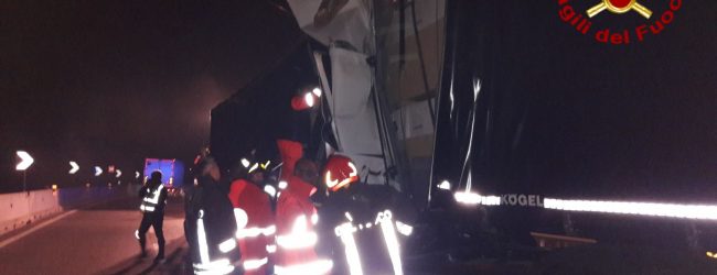 Vallata| Scontro tra tir sulla Napoli-Canosa: un morto