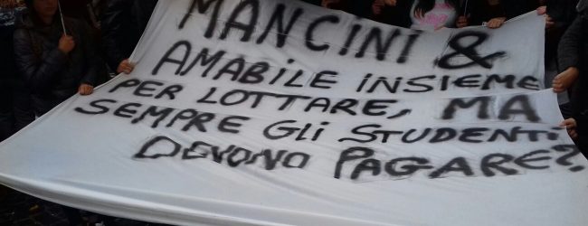 Avellino| Scuole in piazza: la rabbia di 2mila studenti