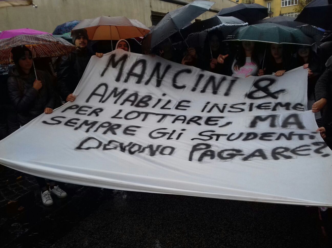 Avellino| Scuole in piazza: la rabbia di 2mila studenti