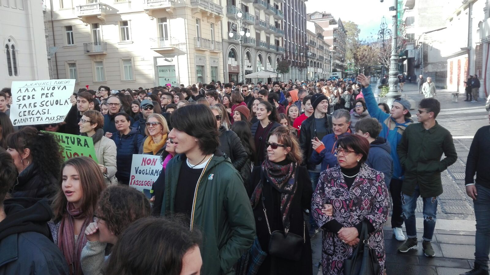 Avellino| “Mancini” in piazza: slogan contro la Provincia
