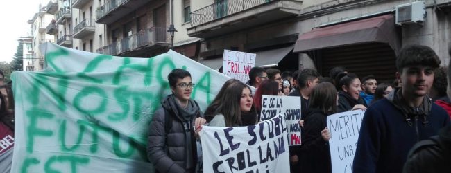Avellino| Liceo “Mancini”, lunedì riprendono le lezioni in altra sede
