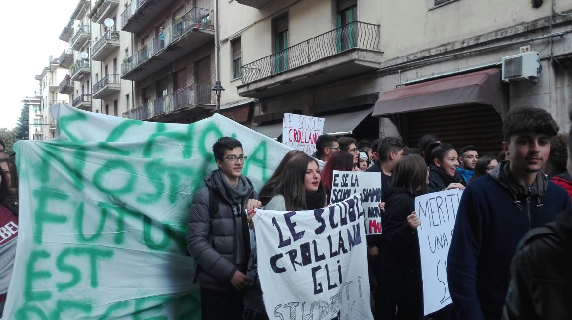 Avellino| Liceo “Mancini”, lunedì riprendono le lezioni in altra sede
