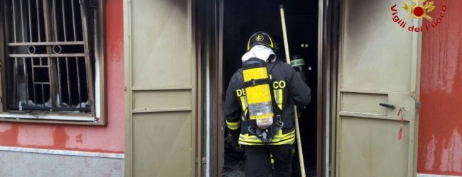 Boato e fiamme a Melito Irpino: arrivano i Vigili del Fuoco/FOTO