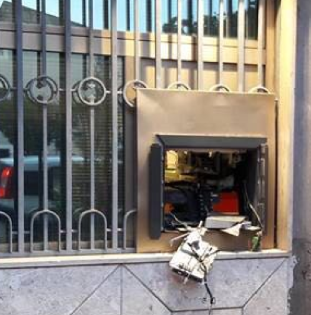 Solopaca| Fanno esplodere sportello bancomat,paura nella notte