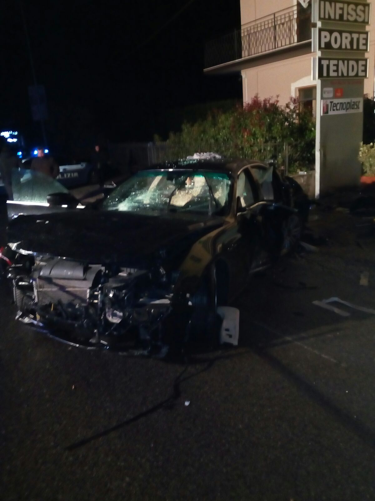 Montesarchio| Maserati contro palo della luce,muore 28enne