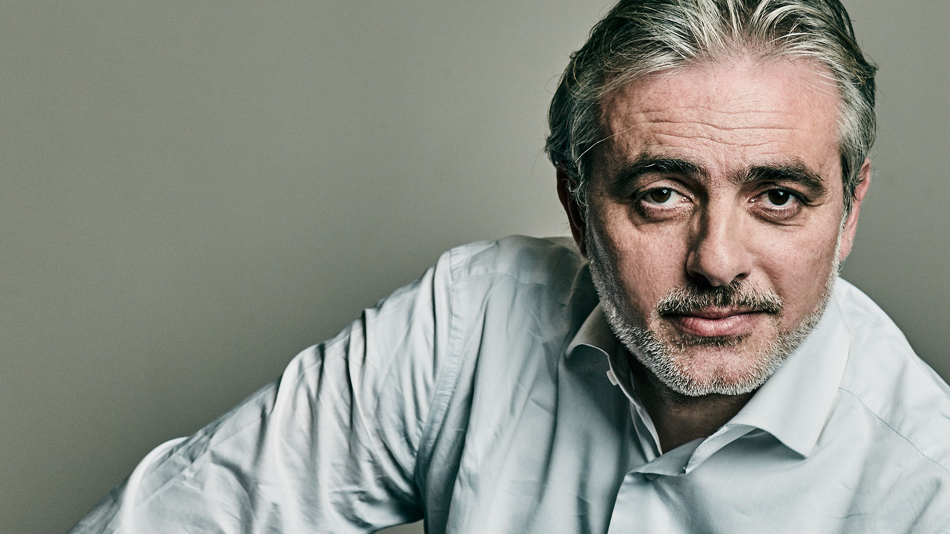 “La lingua di fuoco” di Ruggero Cappuccio. Napoli, la sua lingua,  il suo teatro, le sue storie nel racconto dello scrittore ed autore napoletano