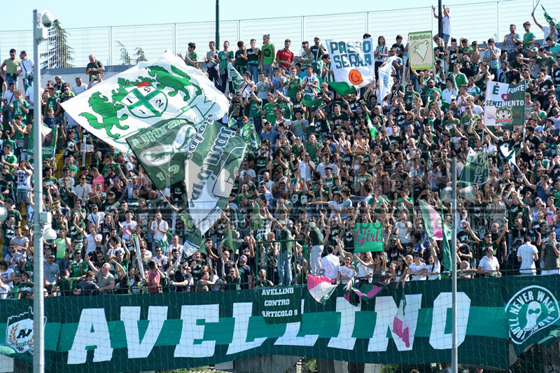 Avellino, la Curva Sud: “Saremo un punto di riferimento, squadra sotto il settore”