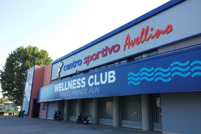 Avellino| Lavoratori senza stipendio: sciopero alla piscina comunale