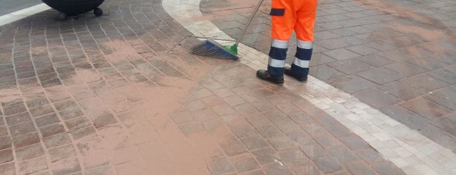 Benevento| Corso Garibaldi “sottolio”.Un mezzo dell’Asia perde olio ed è il caos