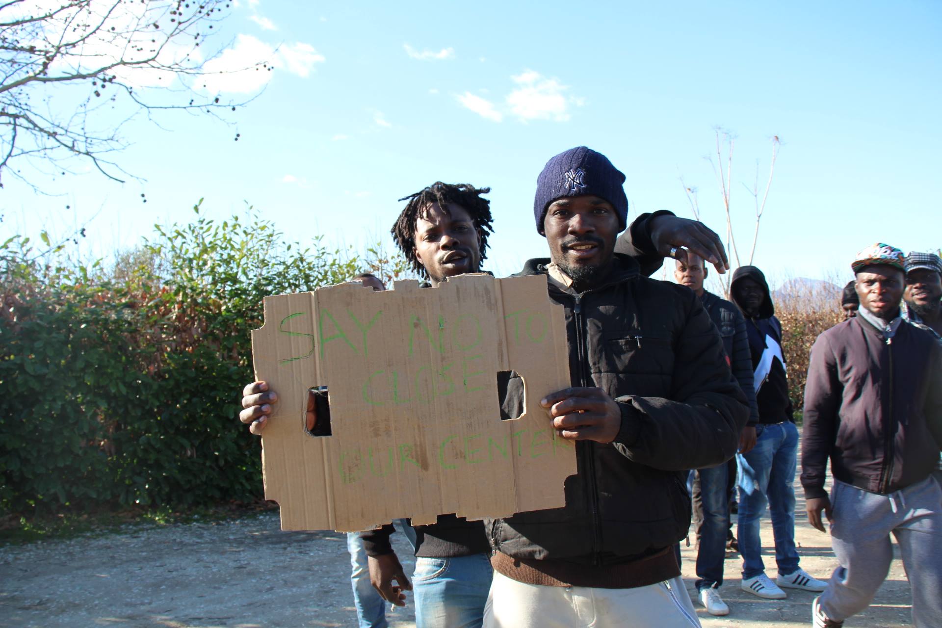 Benevento| Migranti protesta a Ponte delle Tavole contro decreto di sgombero