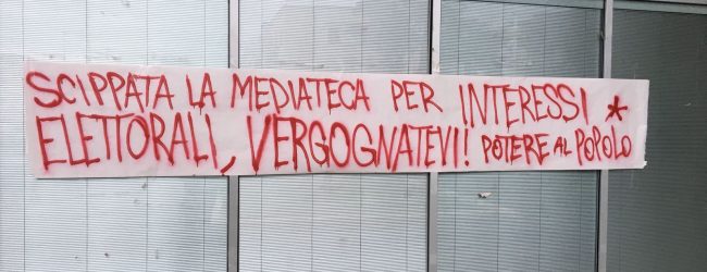 Benevento| Mediateca, affissi manifesti di “Potere al Popolo”