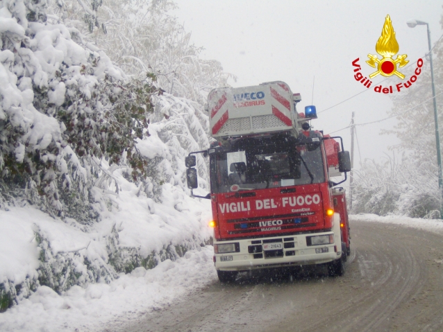 Maltempo: bus fuori strada nel Beneventano, nessun ferito. Pesanti disagi alla circolazione sulla statale Appia