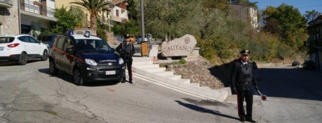Minaccia la compagna con pistola e coltello, arrestato 37enne di Cautano