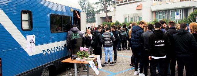Benevento| Nel giorno di San Valentino il camper di “Questo non è amore”