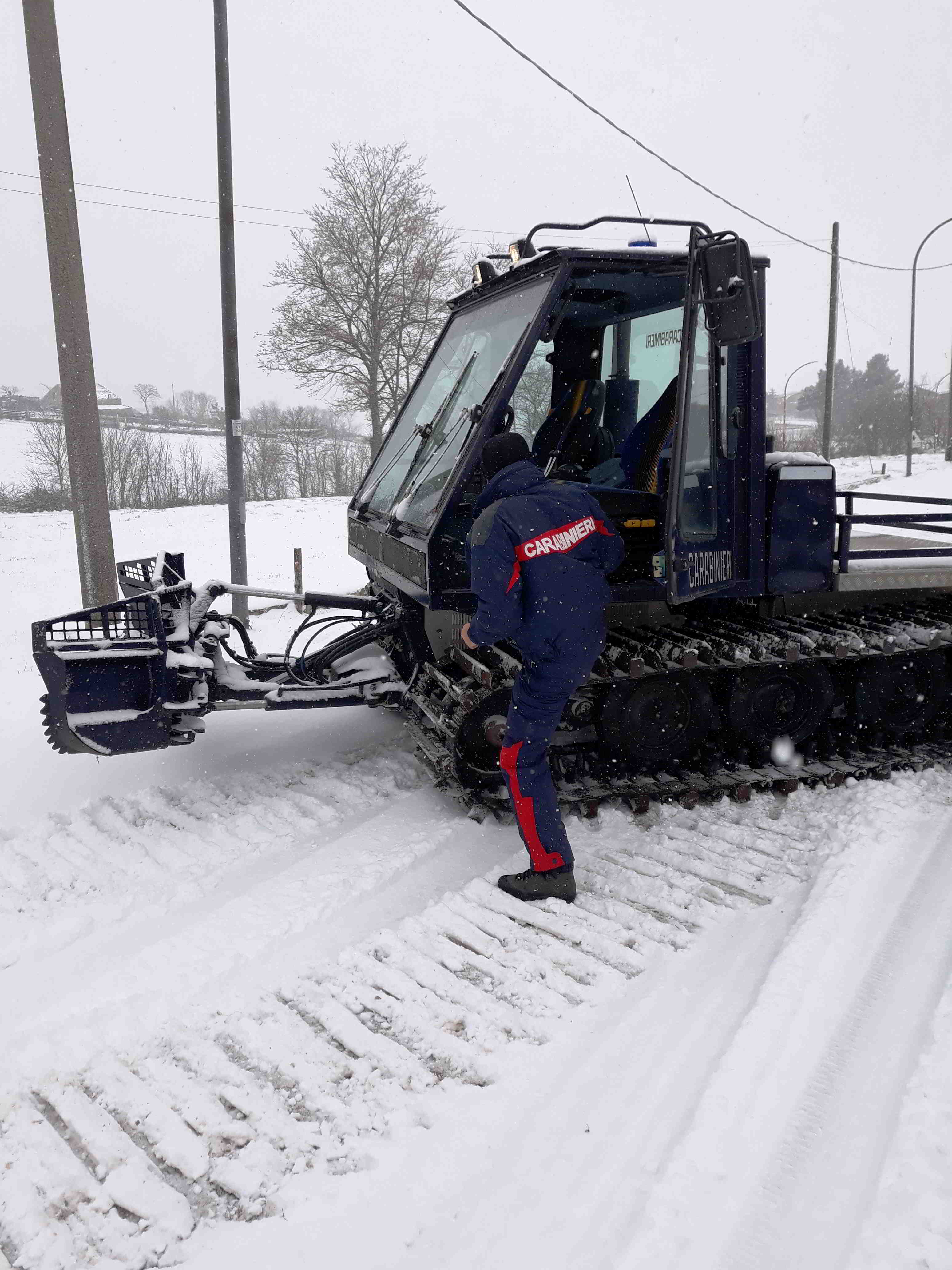Maltempo: in Irpinia autista tir salvato da assideramento