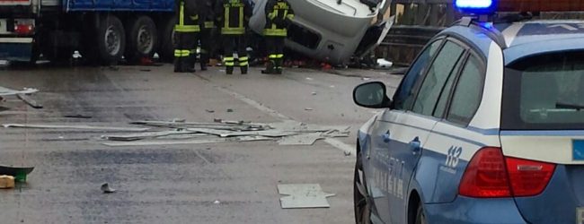 Benevento| Incidente sulla Telesina. Camion si ribalta.Un ferito