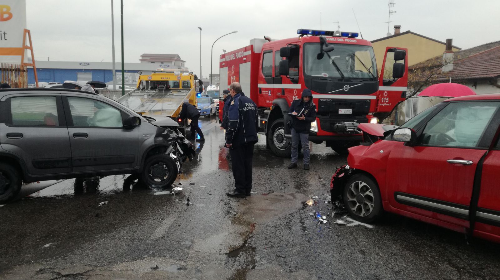 Benevento| Incidente sull’Appia, scontro tra due auto. Due feriti