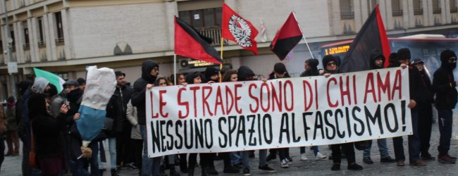 Benevento| Forza Nuova, corteo antifascista composto ma irriducibile