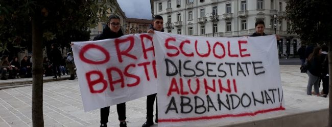 Avellino| “Amatucci”, studenti in piazza. Garanzie dalla Provincia