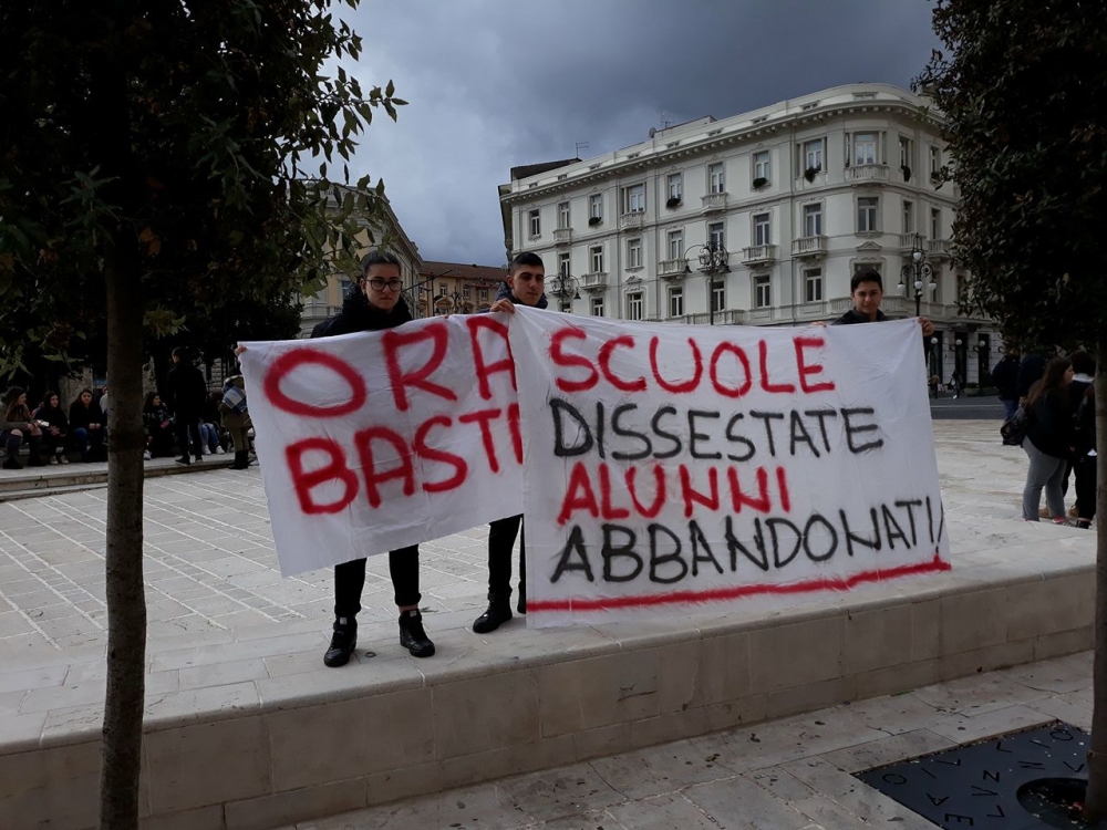 Avellino| “Amatucci”, studenti in piazza. Garanzie dalla Provincia