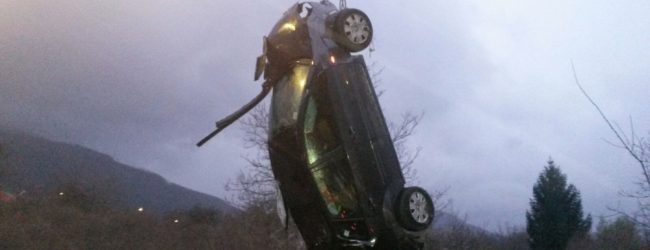 Avellino| Auto precipita nel Fenestrelle: 20enne tratto in salvo. 70enne travolto in via Colombo