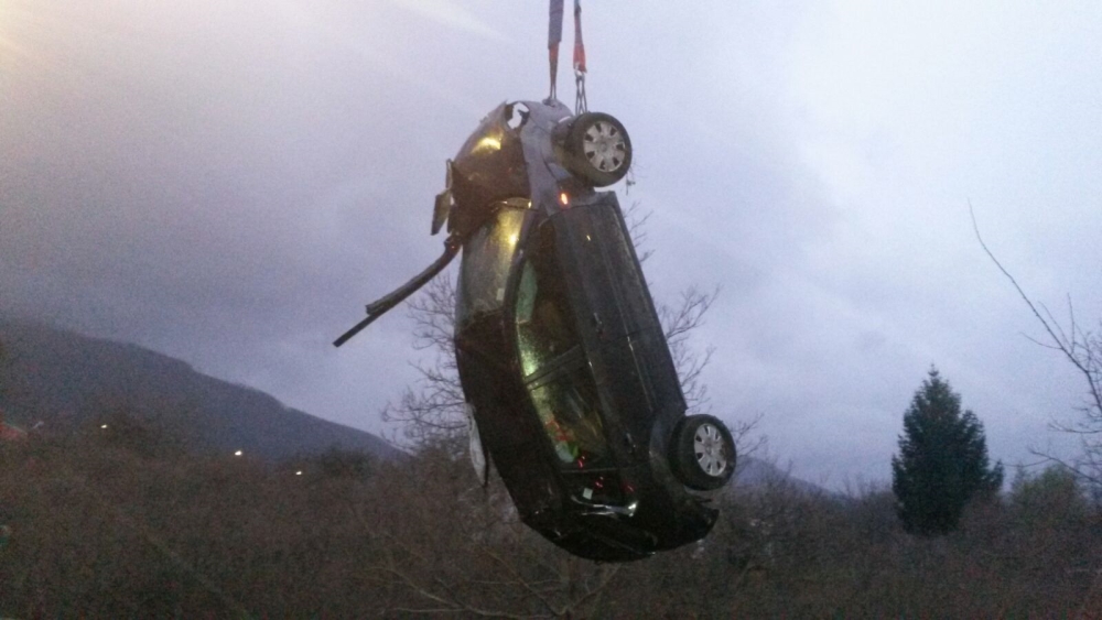 Avellino| Auto precipita nel Fenestrelle: 20enne tratto in salvo. 70enne travolto in via Colombo
