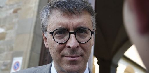 Foggia| Si rispaccia per parente di Raffaele Cantone: arrestata in flagranza di reato