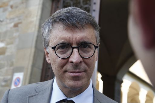 Foggia| Si rispaccia per parente di Raffaele Cantone: arrestata in flagranza di reato