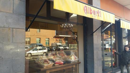 Benevento| Alcool e soldi,furto al negozio Strega