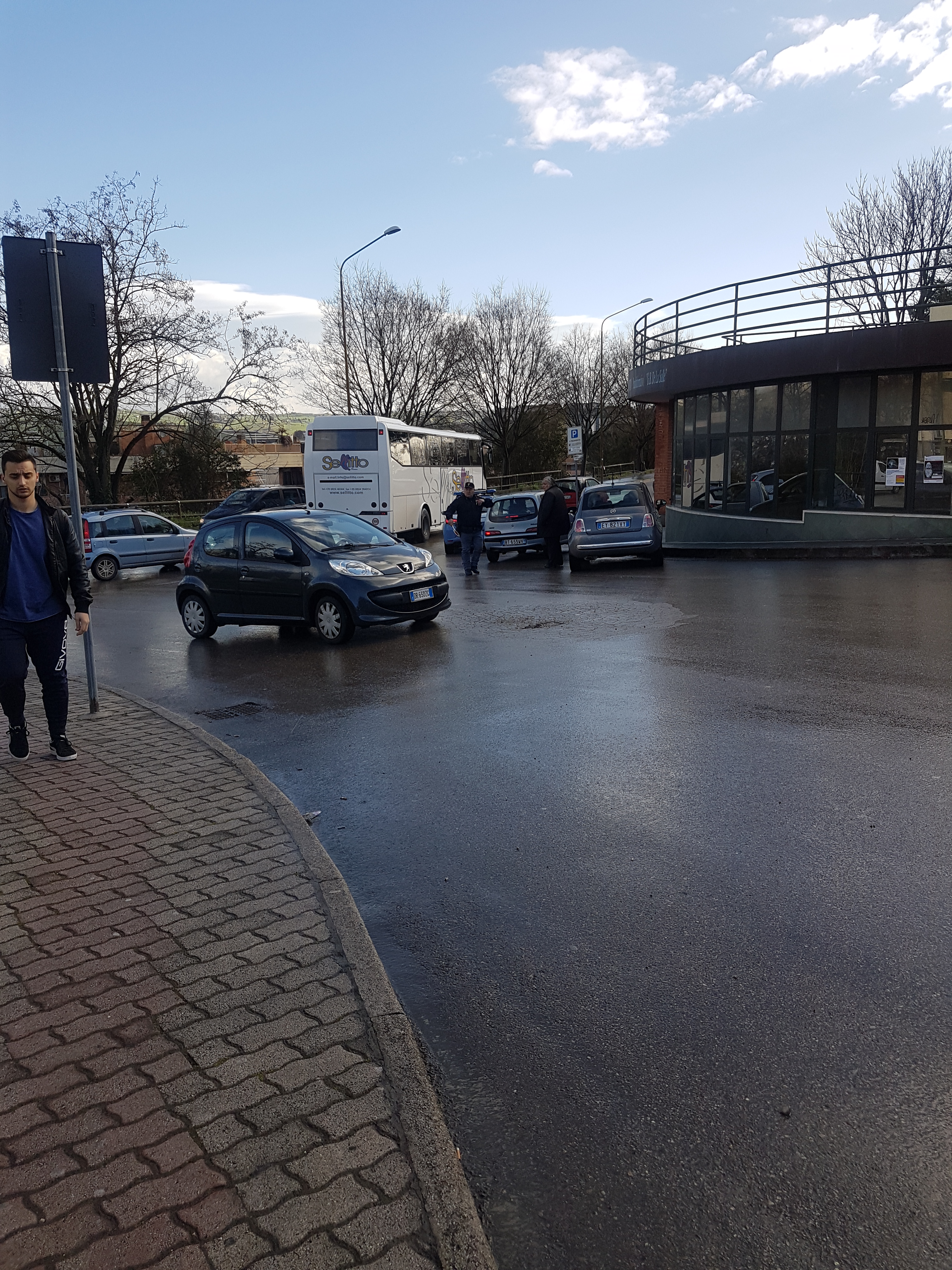 Benevento| Al Terminal bus e’ corsa “alle auto”