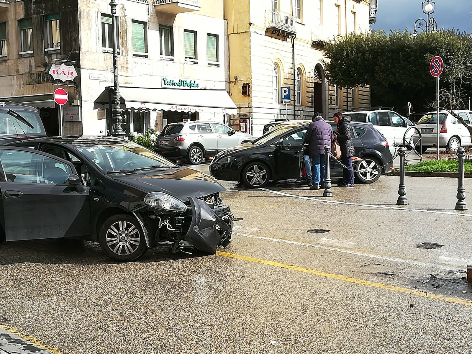 Benevento| Incidente tra due auto in piazza Castello