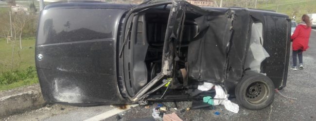 Pietrelcina| Auto si ribalta lungo la ex Statale 212