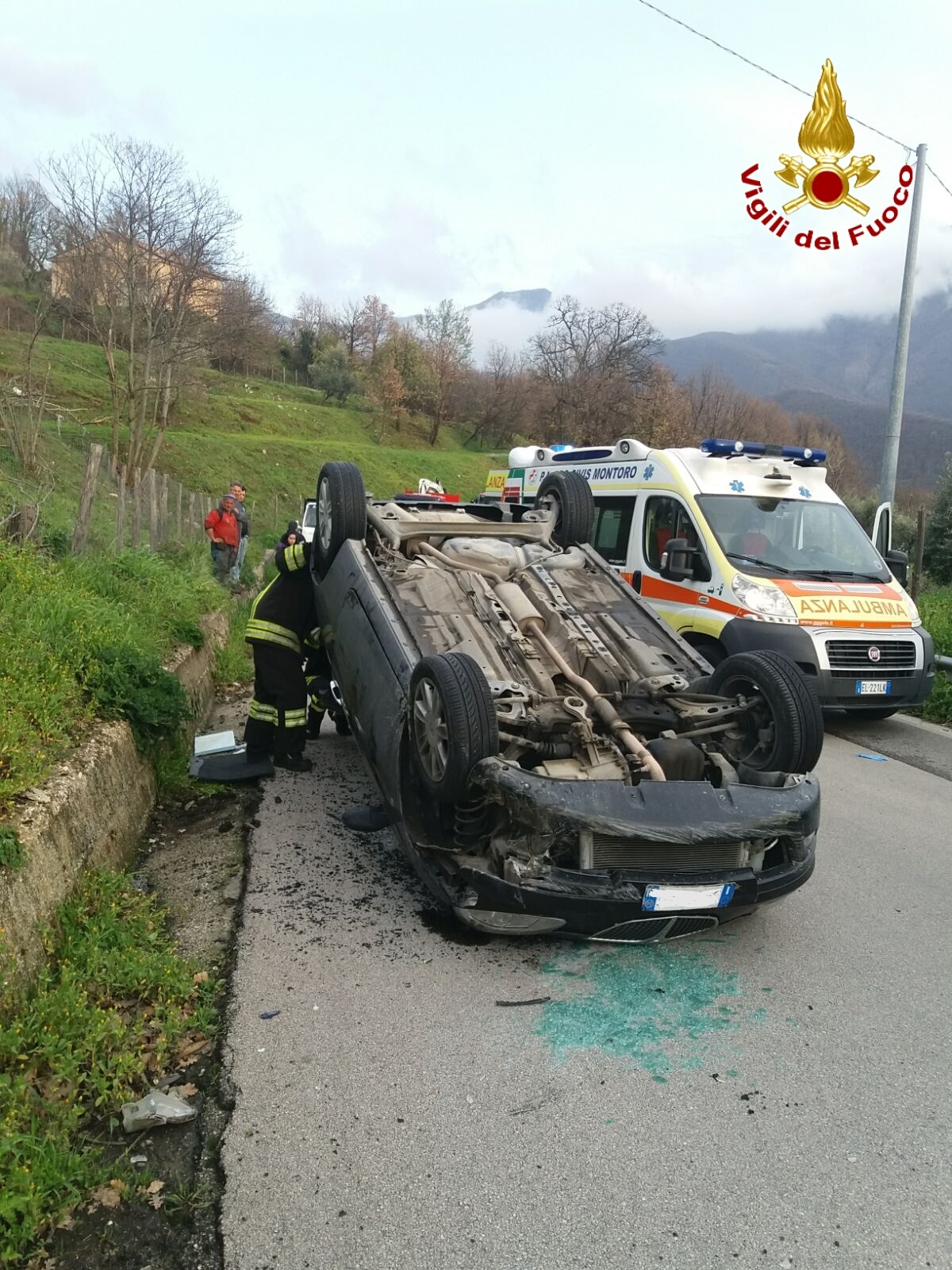 Solofra| Auto sbanda e si ribalta: ragazzo ferito