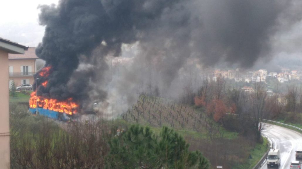 Pratola Serra| Pullman in fiamme: si salvano gli studenti