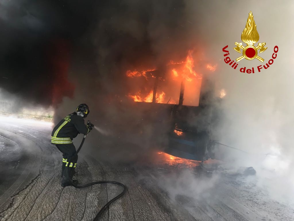 Pratola Serra| Pullman in fiamme, Cgil e sindaco: più sicurezza/VIDEO