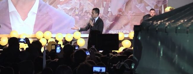 Bagno di folla per Di Maio: “la priorità è risolvere problemi degli italiani”