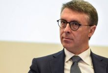 Avvocatessa beneventana si finge sorella del Magistrato Cantone: denunciata