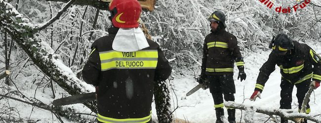 Neve e ghiaccio, disagi in Alta Irpinia. Numerosi gli interventi dei vigili del fuoco