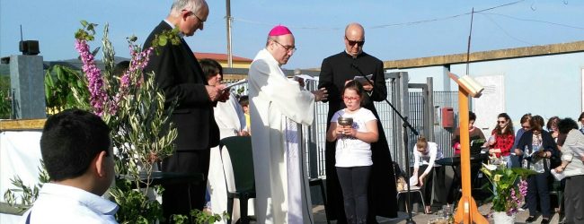 Sassinoro| Arcivescovo Accrocca visita presidio contro impianto compostaggio