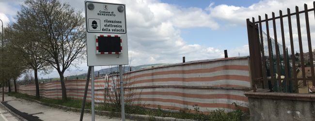 Lavori in Via Paolella, ecco gli speed display