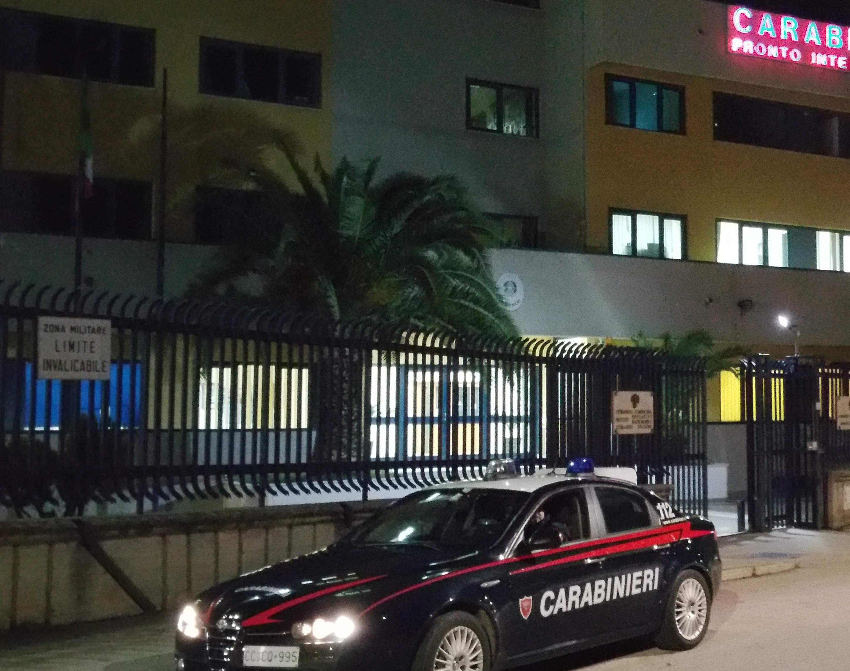 Avellino| Ubriaco molesta i clienti di un bar e aggredisce i carabinieri, in manette 22enne del Senegal