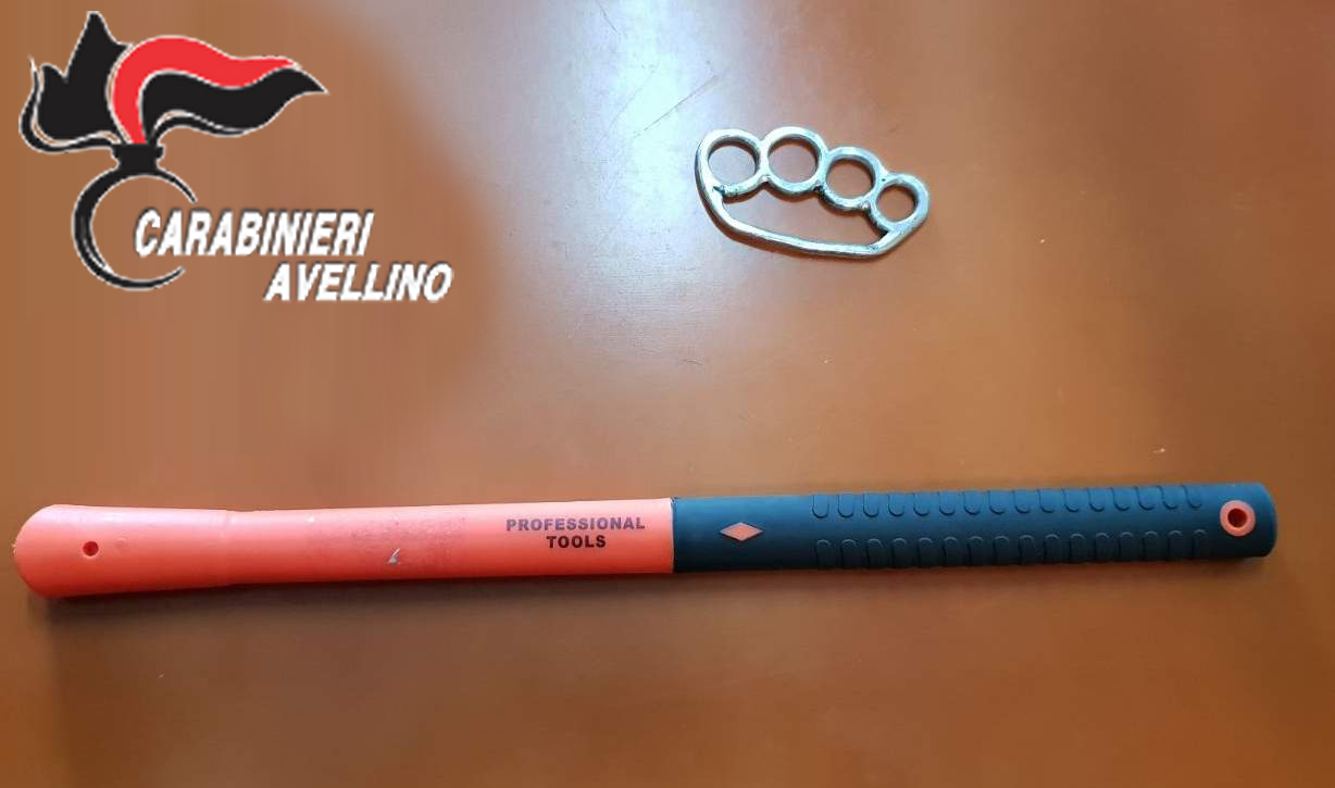 Montoro| Tirapugni e bastone in auto, denunciato un 40enne